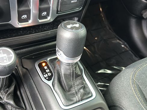 Used 2025 Jeep Wrangler Sport AWD/4WD image 13