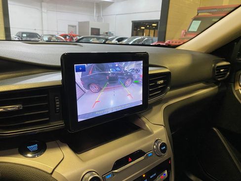 Used 2023 Ford Explorer XLT image 21