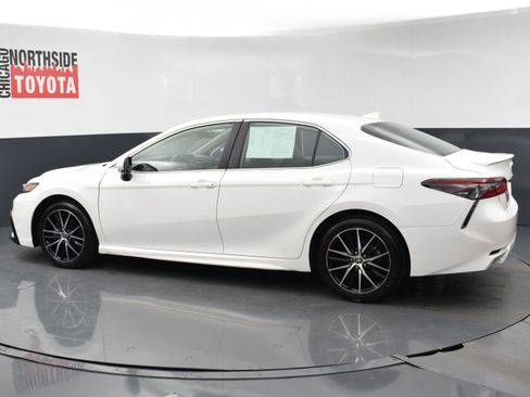 Used 2024 Toyota Camry SE image 2
