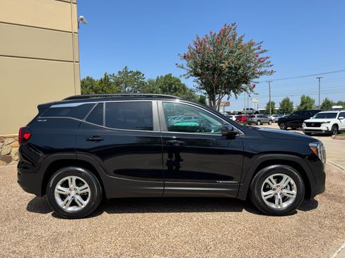Used 2022 GMC Terrain SLE w/ Driver Convenience Package FWD image 10