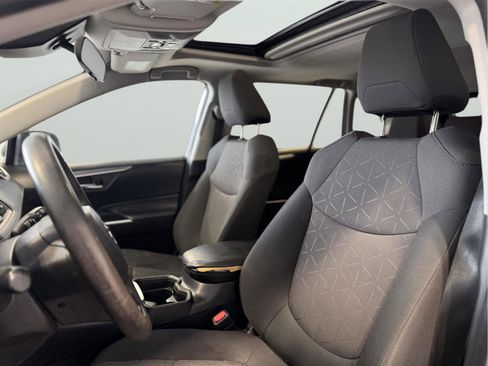 Used 2019 Toyota RAV4 XLE image 9