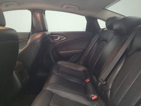 Used 2016 Chrysler 200 Limited Platinum image 18