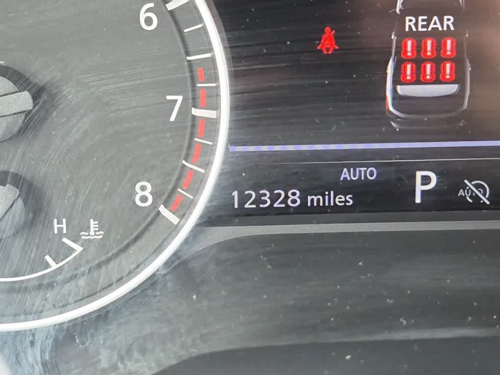 Used 2024 Nissan Pathfinder SL w/ Black Appearance Package AWD/4WD image 17