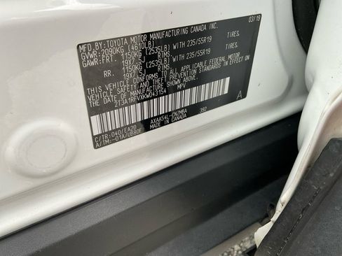 Used 2019 Toyota RAV4 XLE Premium w/ Advanced Technology Package AWD/4WD image 39