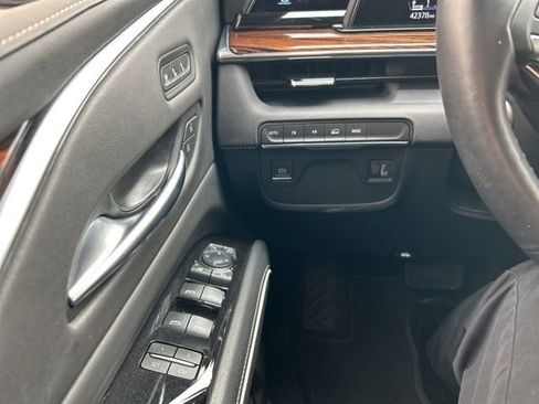 Used 2023 Cadillac Escalade ESV Premium Luxury image 17