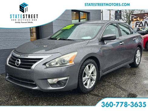 Used 2015 Nissan Altima 2.5 SV image 1