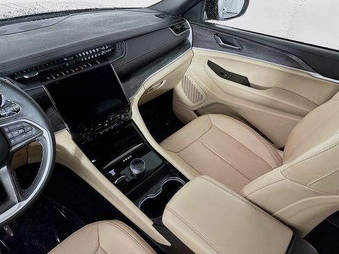 Certified 2025 Jeep Grand Cherokee L Limited w/ Luxury Tech Group II image 36