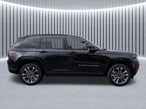 Certified 2024 Jeep Grand Cherokee Overland w/ Luxury Tech Group IV AWD/4WD image 4