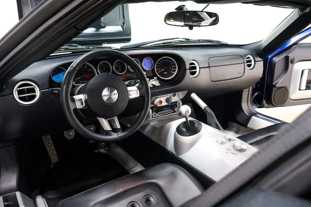 Used 2005 Ford GT RWD image 21