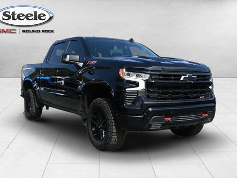 Used 2024 Chevrolet Silverado 1500 LT Trail Boss w/ LT Trail Boss Premium Package AWD/4WD image 3