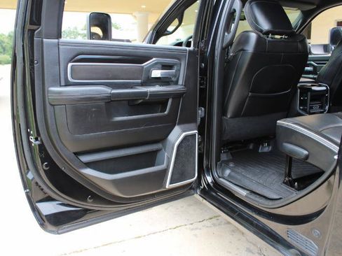 Used 2019 RAM 2500 Laramie w/ Night Edition AWD/4WD image 40