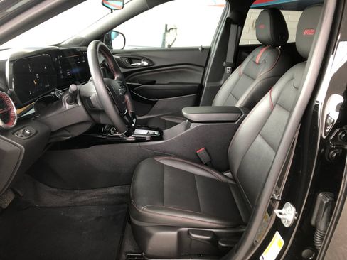 Used 2025 Chevrolet Trax RS w/ Driver Confidence Package FWD image 16