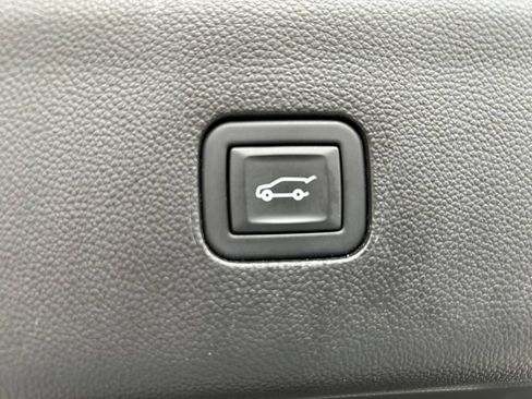 Used 2023 Buick Enclave Essence AWD/4WD image 40