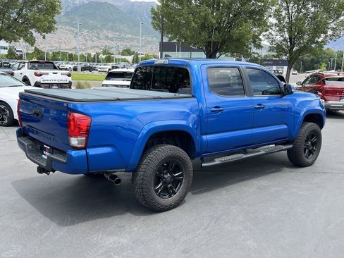 Used 2017 Toyota Tacoma TRD Sport AWD/4WD image 7