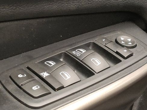 Used 2019 Jeep Cherokee Latitude w/ Popular Appearance Group FWD image 27