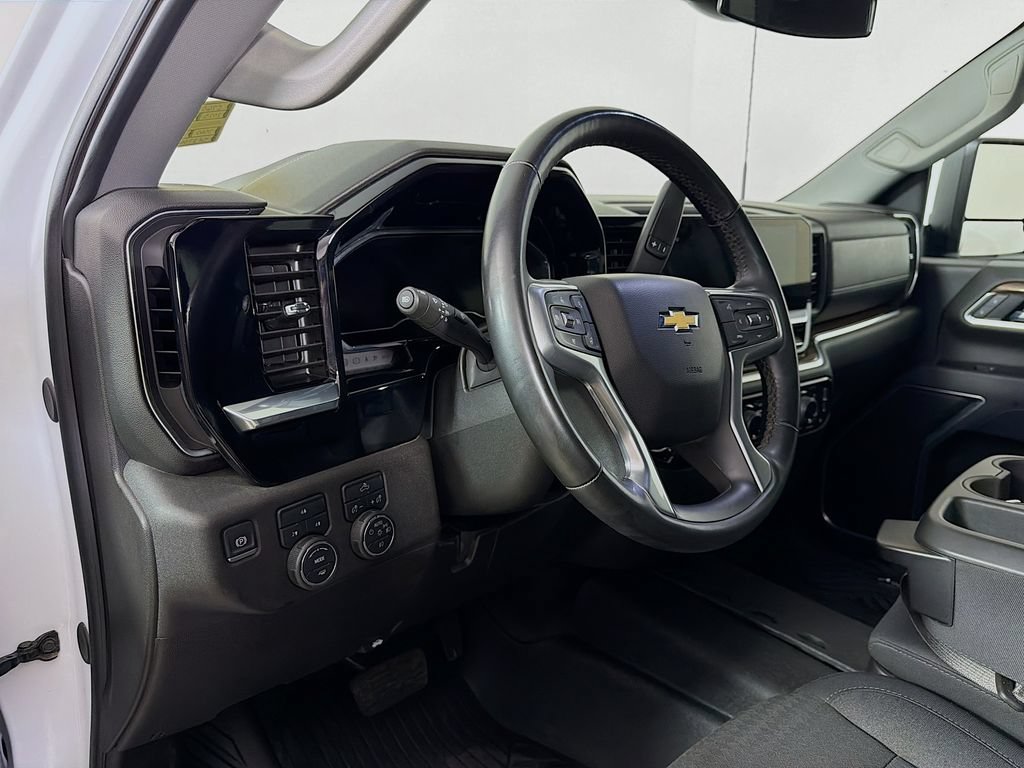 Used 2025 Chevrolet Silverado 3500 LT w/ Convenience Package AWD/4WD image 10