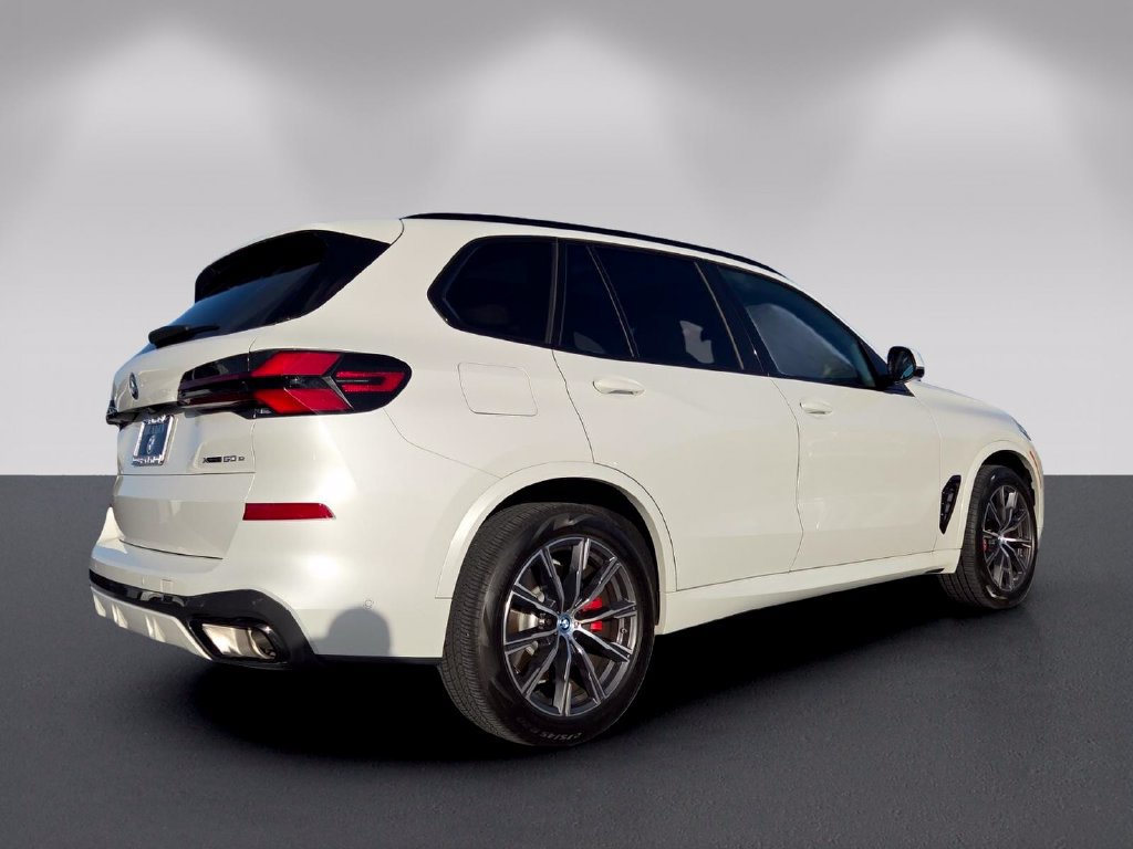 Certified 2025 BMW X5 xDrive50e w/ M Sport Package AWD/4WD image 4