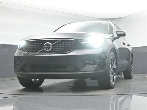 Used 2024 Volvo XC40 B5 Plus w/ Climate Package image 38