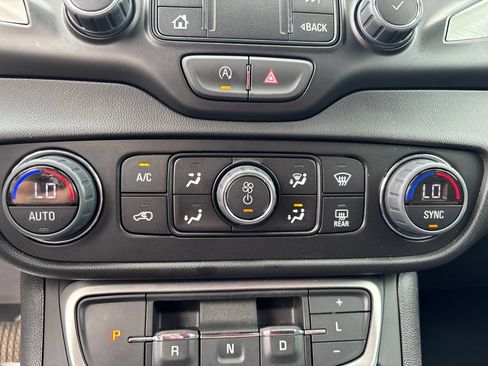 Used 2024 GMC Terrain SLE w/ Driver Convenience Package AWD/4WD image 26