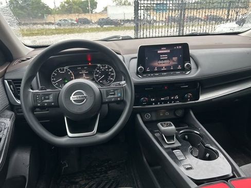 Used 2021 Nissan Rogue SV image 10