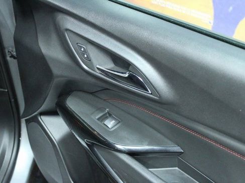 Used 2025 Chevrolet Trax RS w/ Sunroof Package image 9