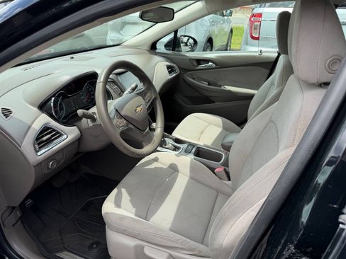 Used 2018 Chevrolet Cruze LT FWD image 7