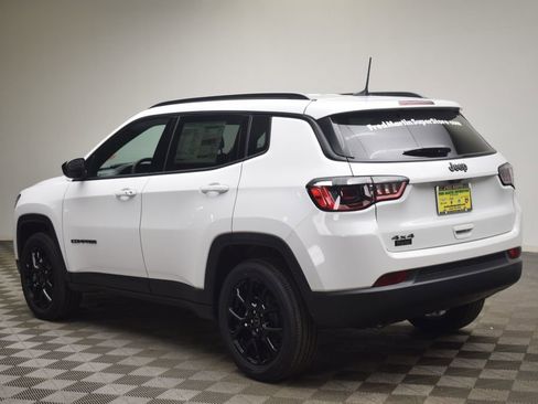 New 2026 Jeep Compass Latitude image 13