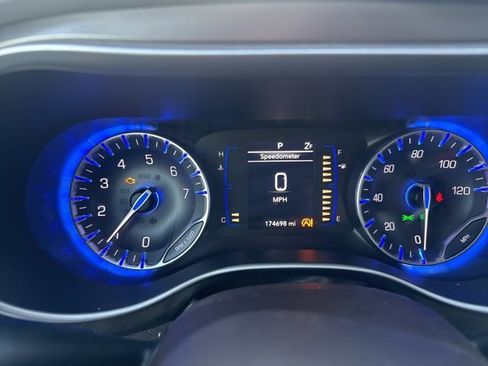 Used 2018 Chrysler Pacifica Touring Plus image 12