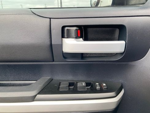 Used 2015 Toyota Tundra SR5 w/ Tow Package image 12