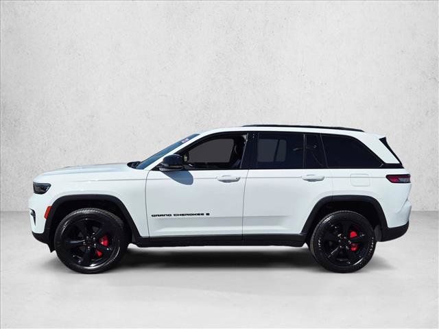 Used 2023 Jeep Grand Cherokee Altitude AWD/4WD image 5