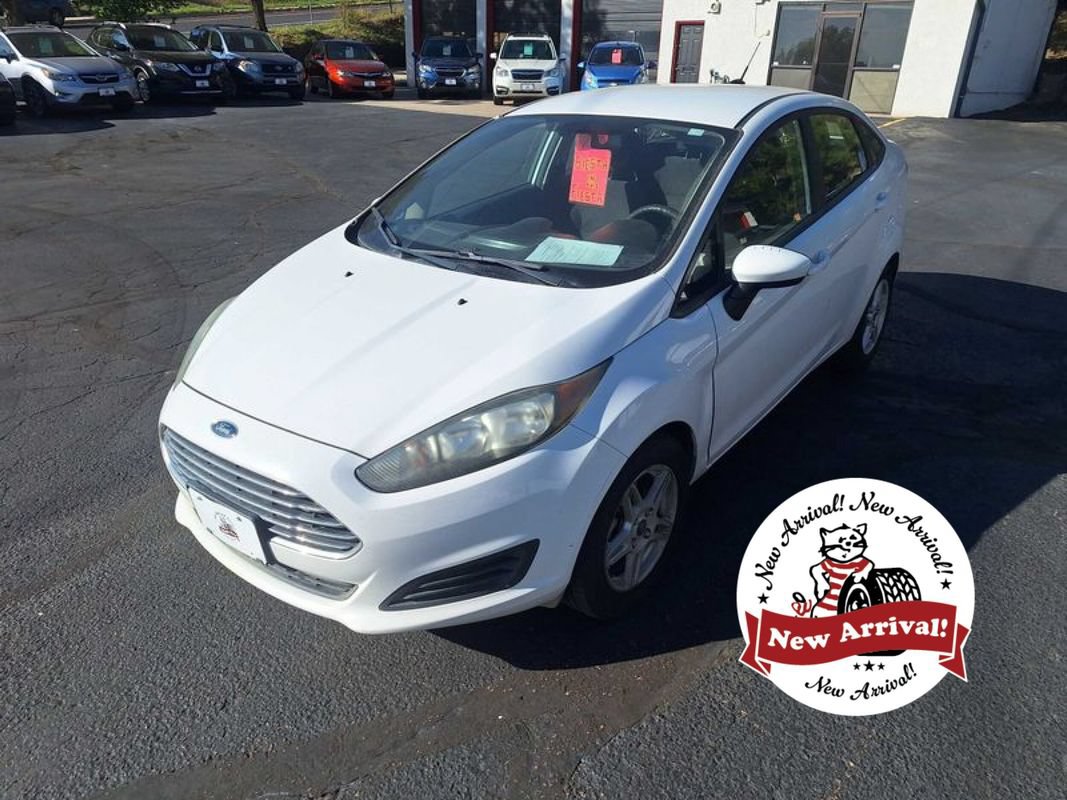 Used 2017 Ford Fiesta SE FWD image 1