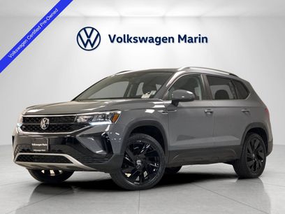 Used 2023 Volkswagen Taos SE w/ Black Wheel Package