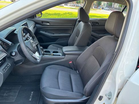 Used 2025 Nissan Altima 2.5 SV FWD image 31
