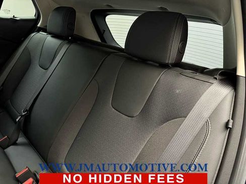 Used 2022 Buick Encore GX Preferred w/ Cold Weather Comfort Package image 15