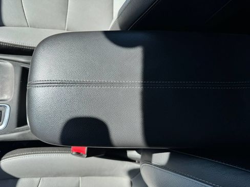 Used 2019 Chevrolet Equinox Premier FWD image 31