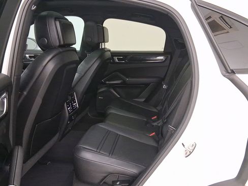 Used 2022 Porsche Cayenne S image 14