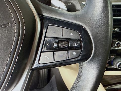 Used 2023 BMW 540i w/ Premium Package image 15