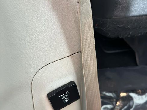 Used 2018 Chrysler Pacifica Touring-L Plus w/ Tire & Wheel Group image 41