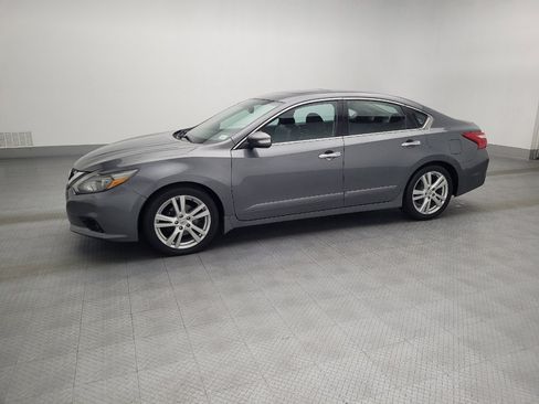 Used 2017 Nissan Altima 3.5 SL w/ 3.5SL Technology Package image 2
