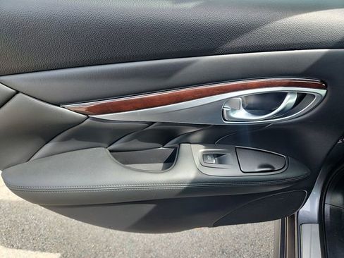 Used 2015 INFINITI Q70 3.7 image 27