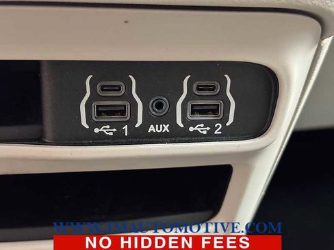 Used 2021 Chrysler Pacifica Touring-L image 41