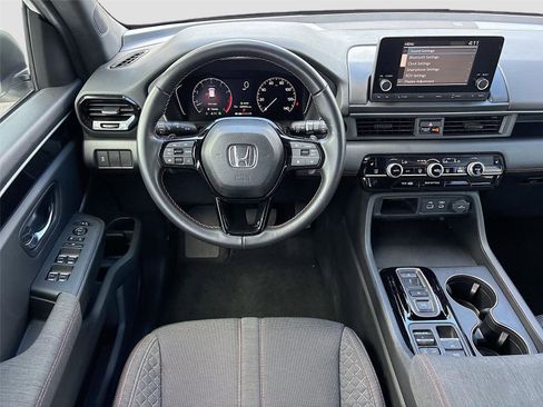 Certified 2025 Honda Pilot Sport image 25