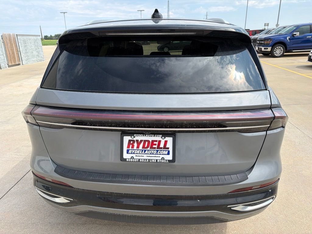 Used 2025 Lincoln Nautilus Reserve AWD/4WD image 6
