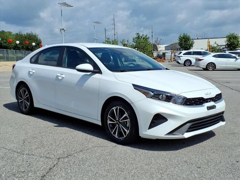 Used 2024 Kia Forte LXS FWD image 2