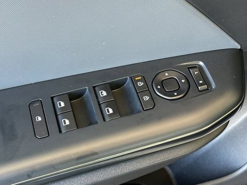 Used 2025 Kia K4 FWD image 12