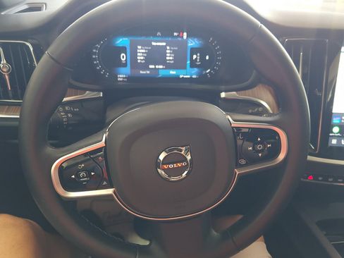 Used 2025 Volvo V60 B5 Cross Country Plus AWD/4WD image 9