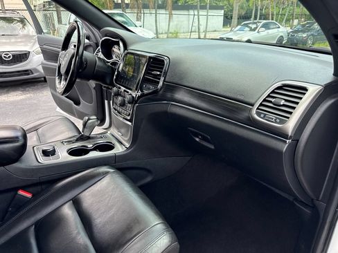 Used 2020 Jeep Grand Cherokee Limited AWD/4WD image 16