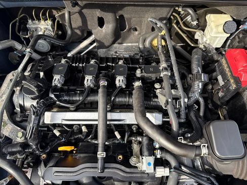 Used 2018 Nissan Kicks SV FWD image 37