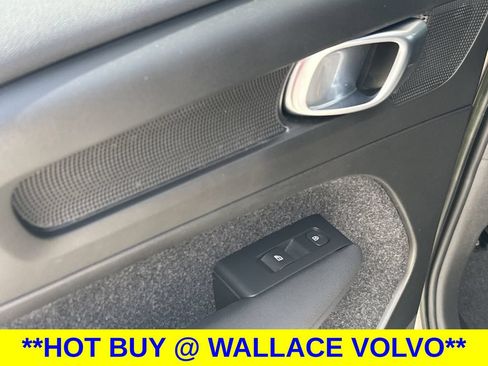 Used 2024 Volvo XC40 B5 Core AWD/4WD image 13