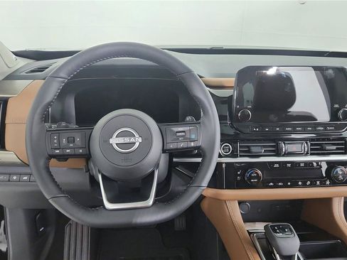 Used 2024 Nissan Pathfinder Platinum w/ Lighting Package (N92) AWD/4WD image 19